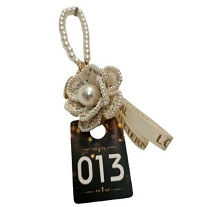 WOMEN'S NEW WHITE PEARLED WRIST BAG CHARM